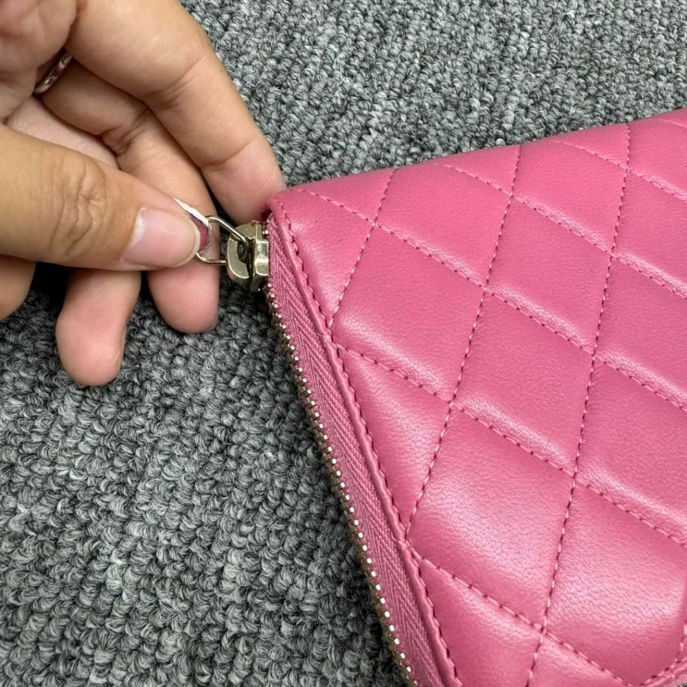 100% Authentic CHANEL Pink Leather Wallet - Picture 4 of 14